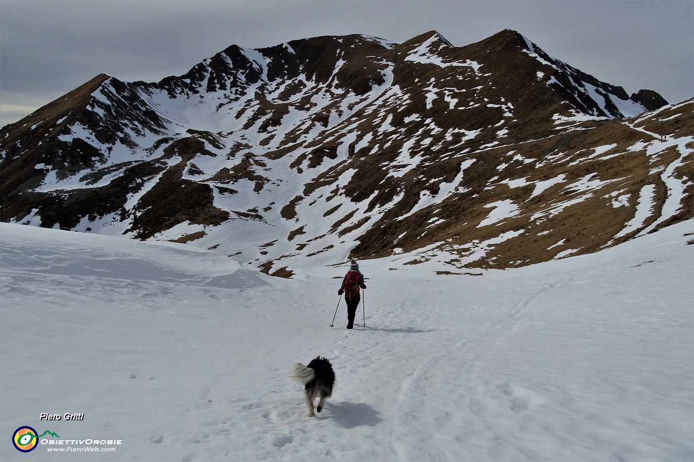 85 Scendiamo nel valloncello pestando neve !.JPG